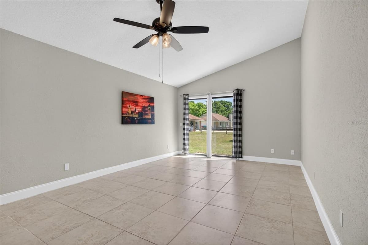 736 SUMMERLAND DRIVE — photo 18 of 56