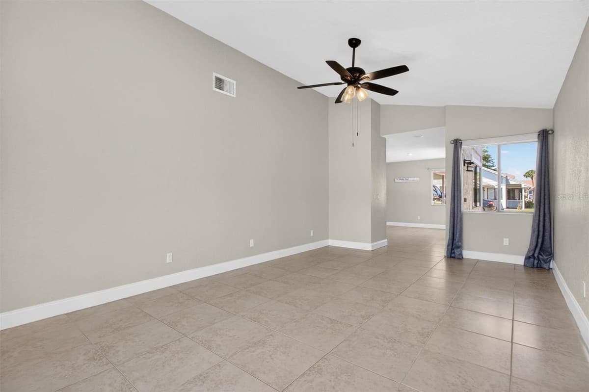 736 SUMMERLAND DRIVE — photo 20 of 56