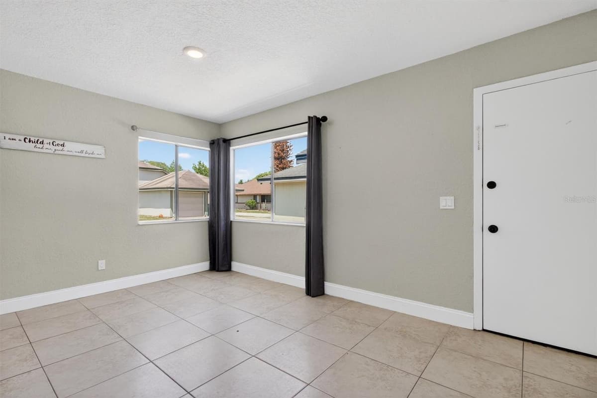 736 SUMMERLAND DRIVE — photo 16 of 56