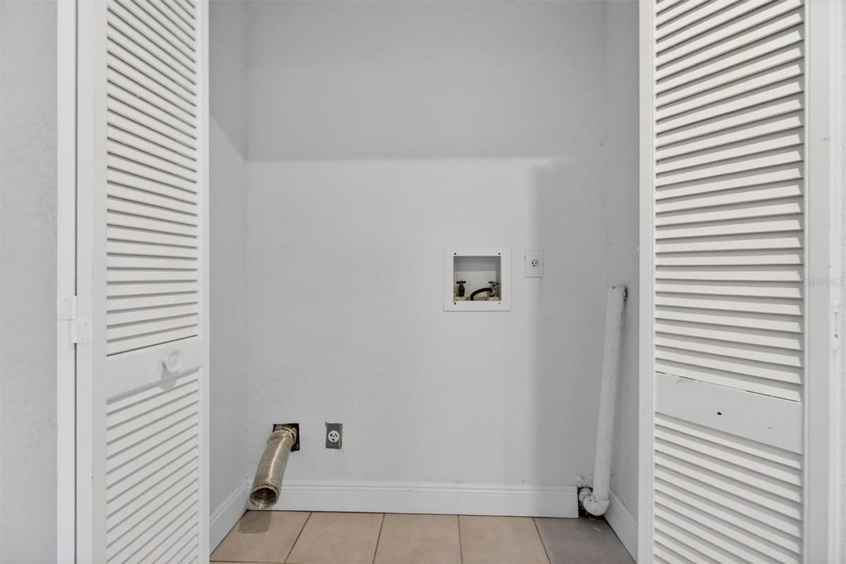 736 SUMMERLAND DRIVE — photo 25 of 56