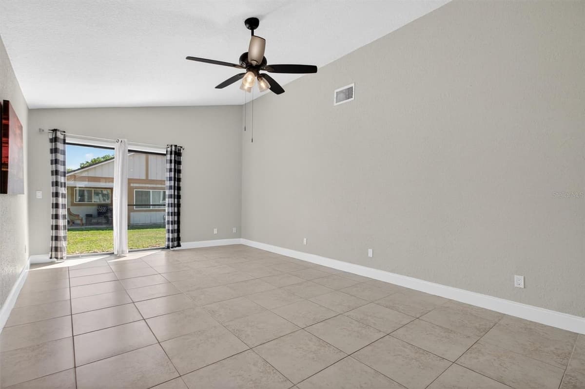 736 SUMMERLAND DRIVE — photo 17 of 56