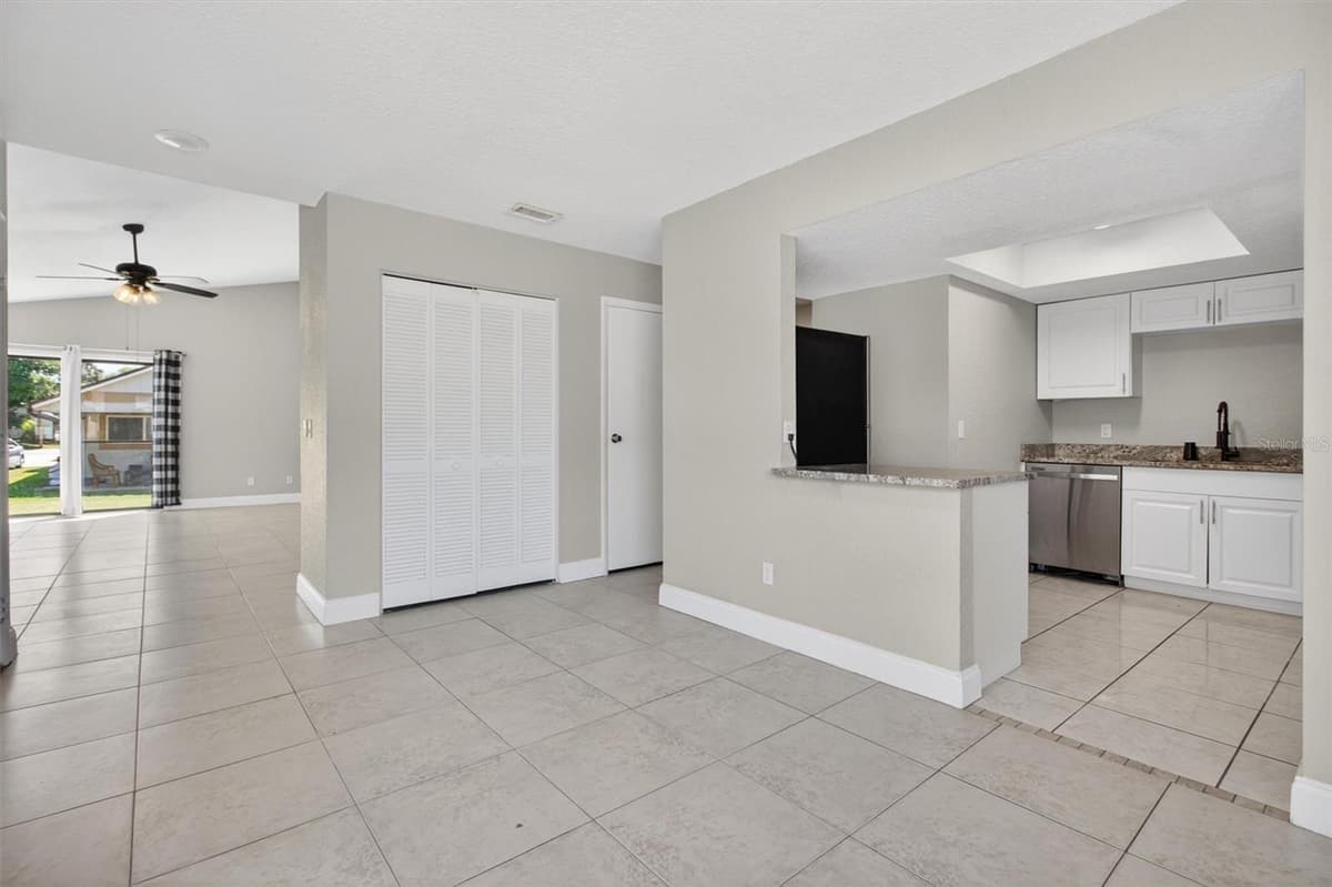 736 SUMMERLAND DRIVE — photo 5 of 56