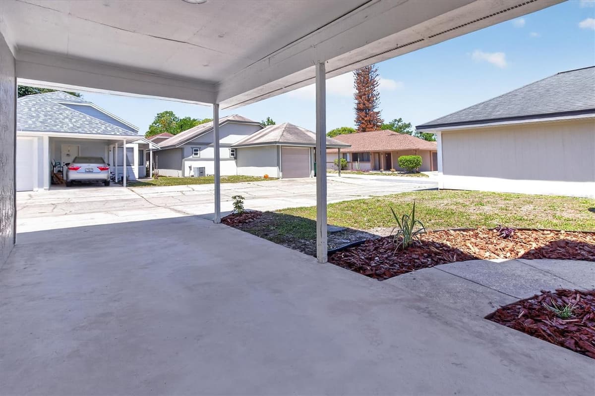 736 SUMMERLAND DRIVE — photo 11 of 56