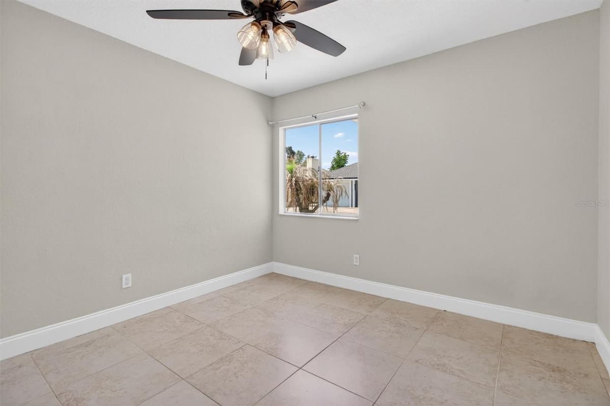 736 SUMMERLAND DRIVE — photo 28 of 56