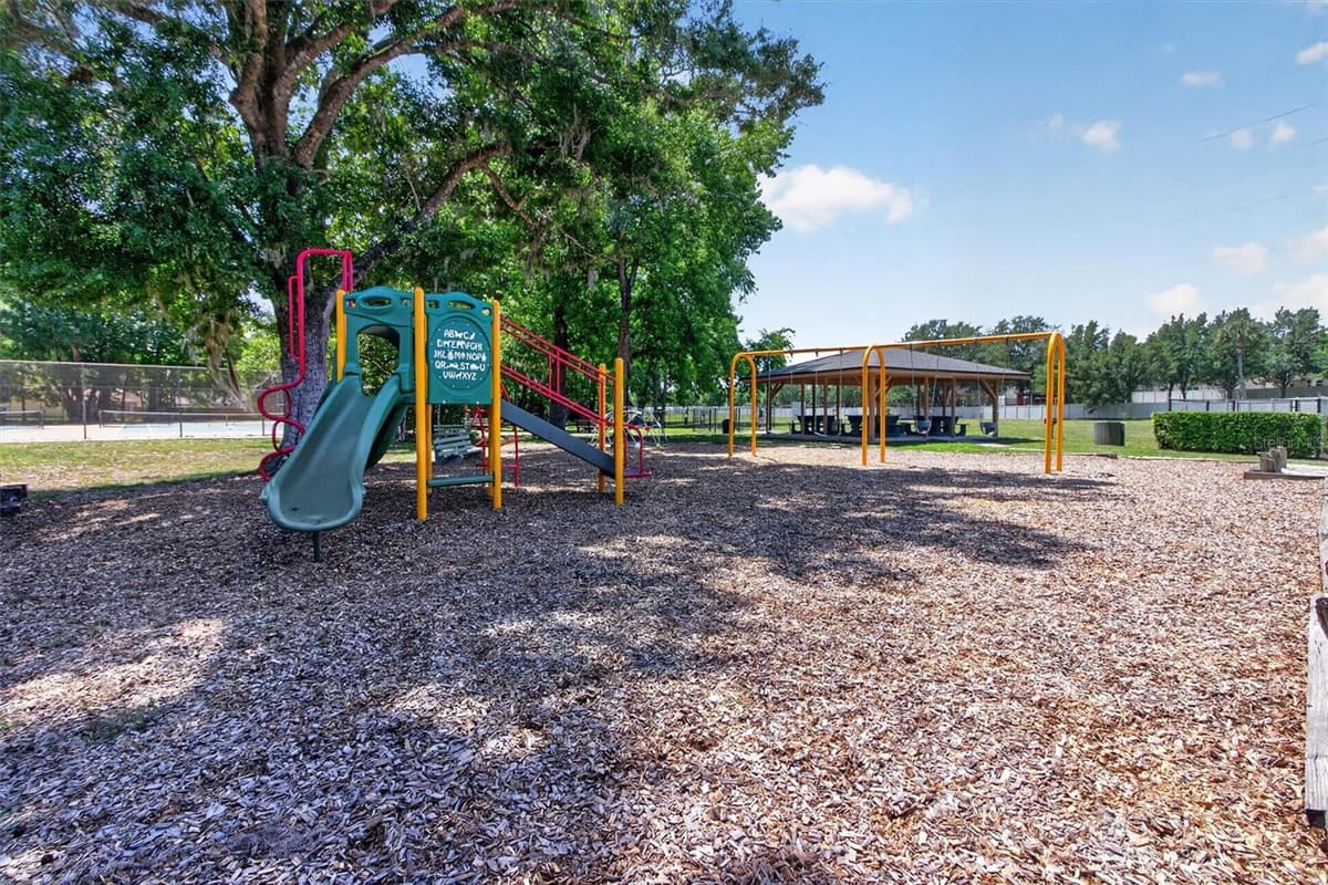 736 SUMMERLAND DRIVE — photo 42 of 56