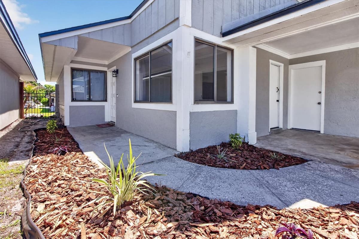 736 SUMMERLAND DRIVE — photo 10 of 56