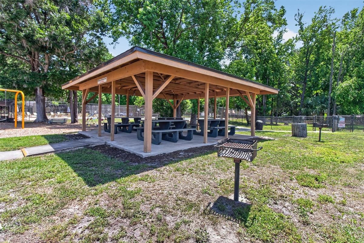 736 SUMMERLAND DRIVE — photo 43 of 56