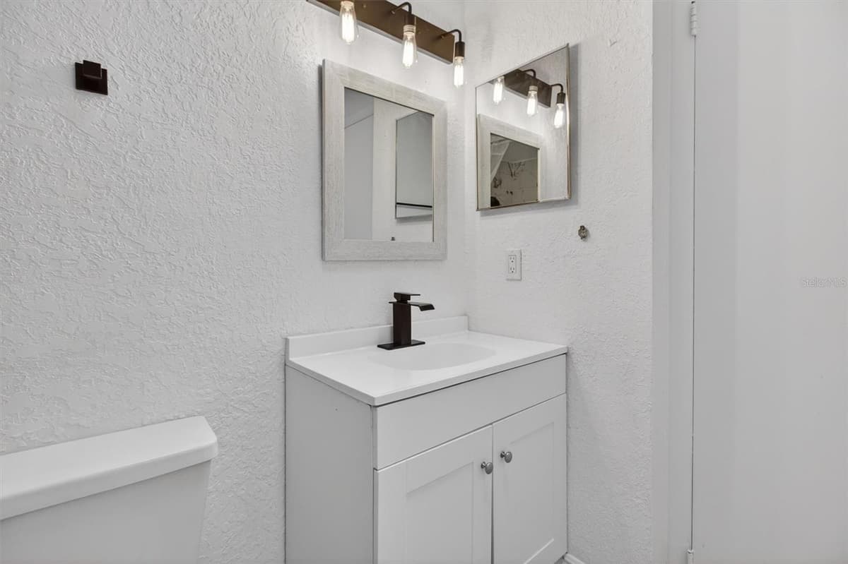 736 SUMMERLAND DRIVE — photo 30 of 56