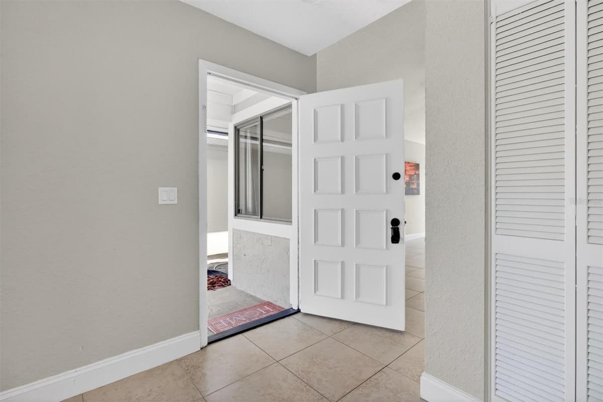 736 SUMMERLAND DRIVE — photo 13 of 56