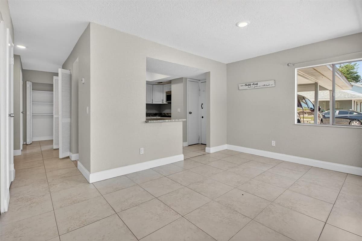 736 SUMMERLAND DRIVE — photo 14 of 56