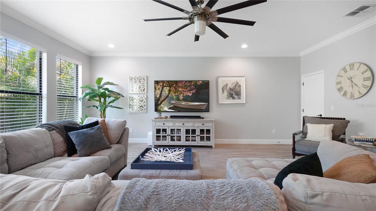 1051 WAX MYRTLE AVENUE — photo 6 of 58
