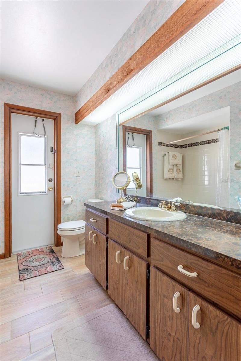 8830 ASPEN AVENUE — photo 11 of 30