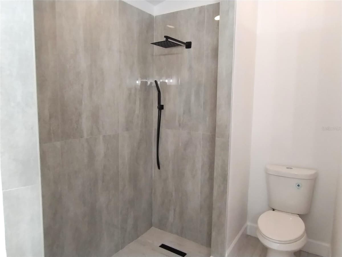 1716 CHATHAM CIRCLE — photo 12 of 47