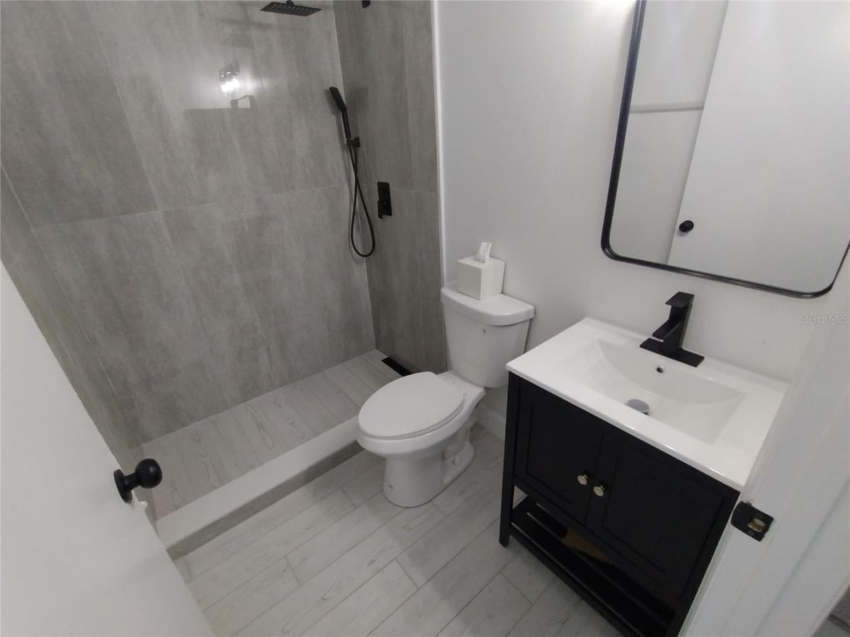 1716 CHATHAM CIRCLE — photo 19 of 47