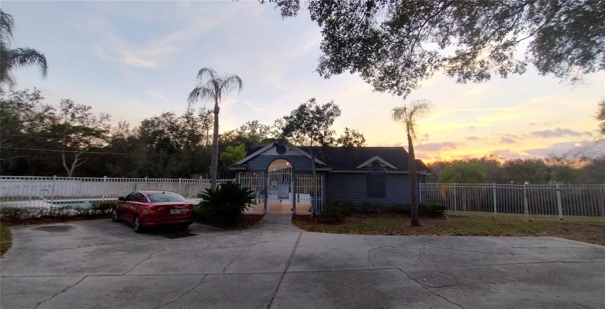 1716 CHATHAM CIRCLE — photo 16 of 47