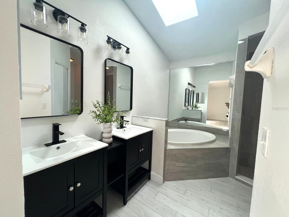 1716 CHATHAM CIRCLE — photo 3 of 47