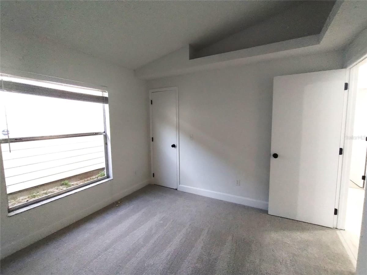 1716 CHATHAM CIRCLE — photo 8 of 47