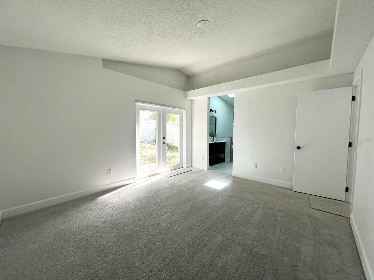 1716 CHATHAM CIRCLE — photo 4 of 47
