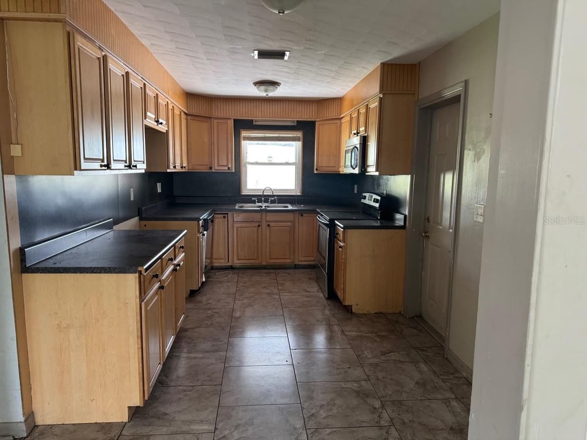 415 BOGER BOULEVARD — photo 3 of 34