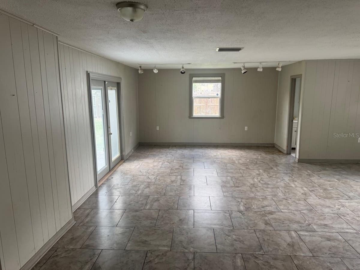 415 BOGER BOULEVARD — photo 8 of 34