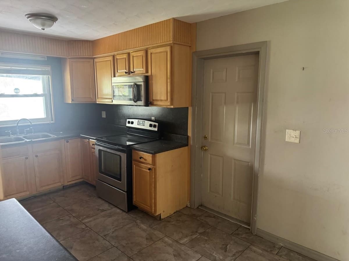 415 BOGER BOULEVARD — photo 7 of 34