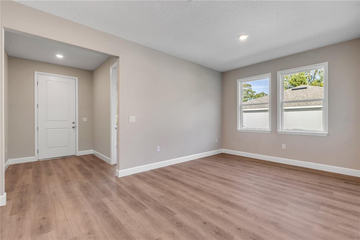 188 PERSIMMON DRIVE — photo 5 of 37