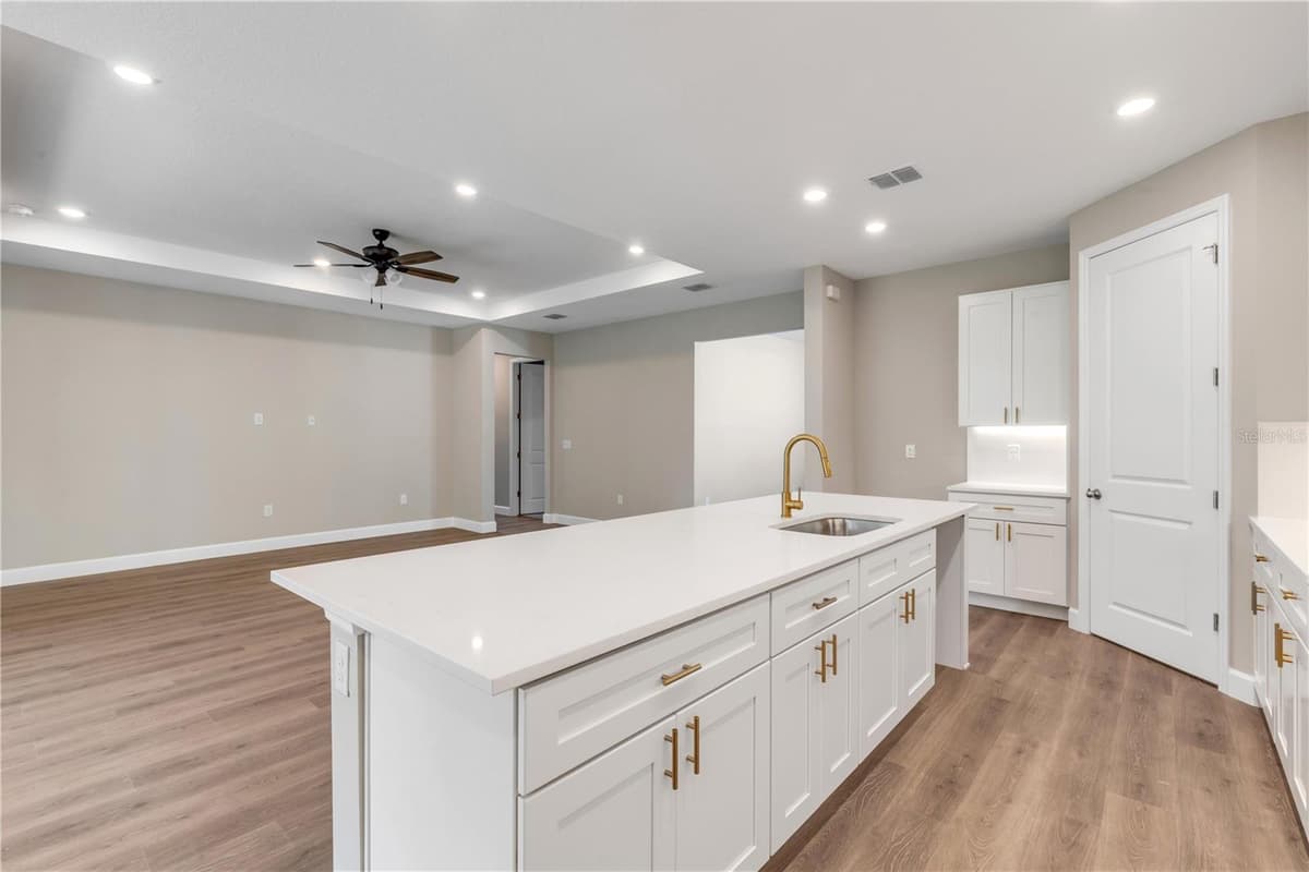 188 PERSIMMON DRIVE — photo 10 of 37