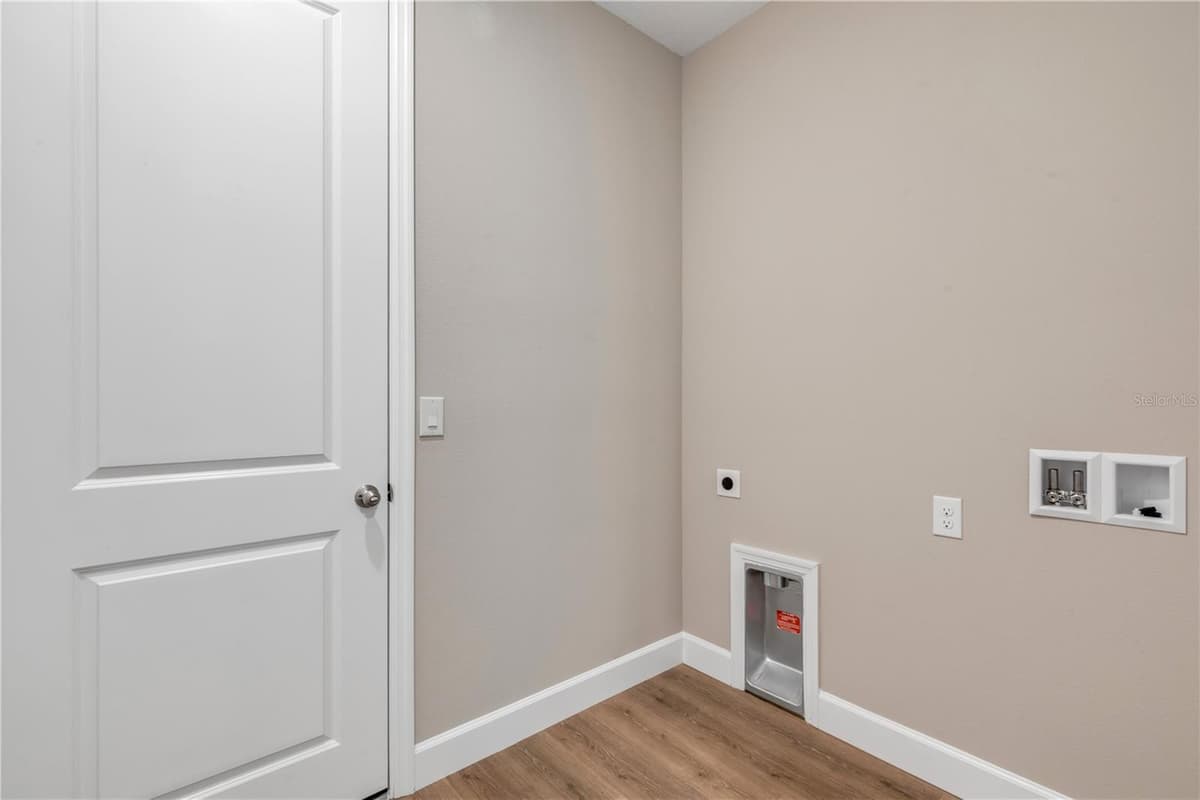 188 PERSIMMON DRIVE — photo 26 of 37