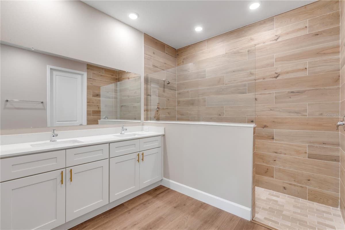 188 PERSIMMON DRIVE — photo 18 of 37