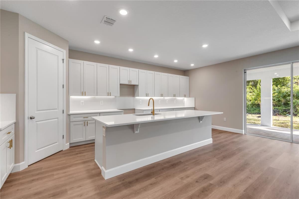 188 PERSIMMON DRIVE — photo 6 of 37