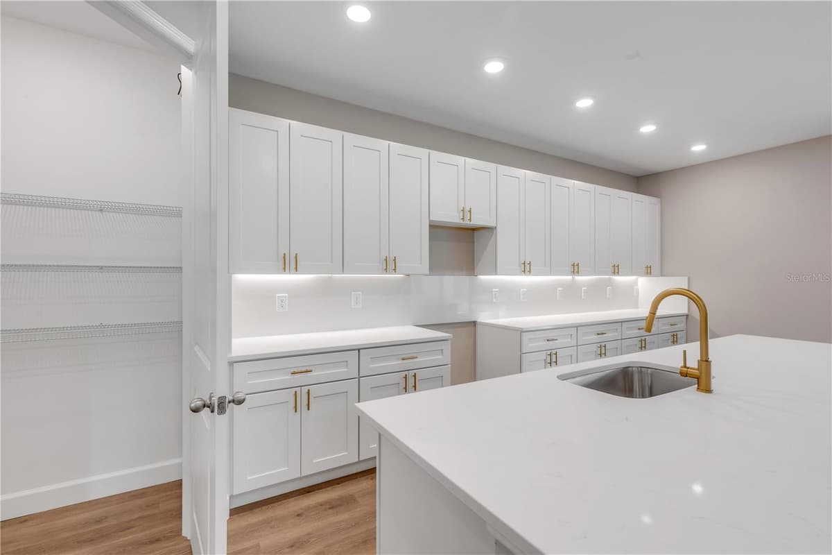 188 PERSIMMON DRIVE — photo 8 of 37