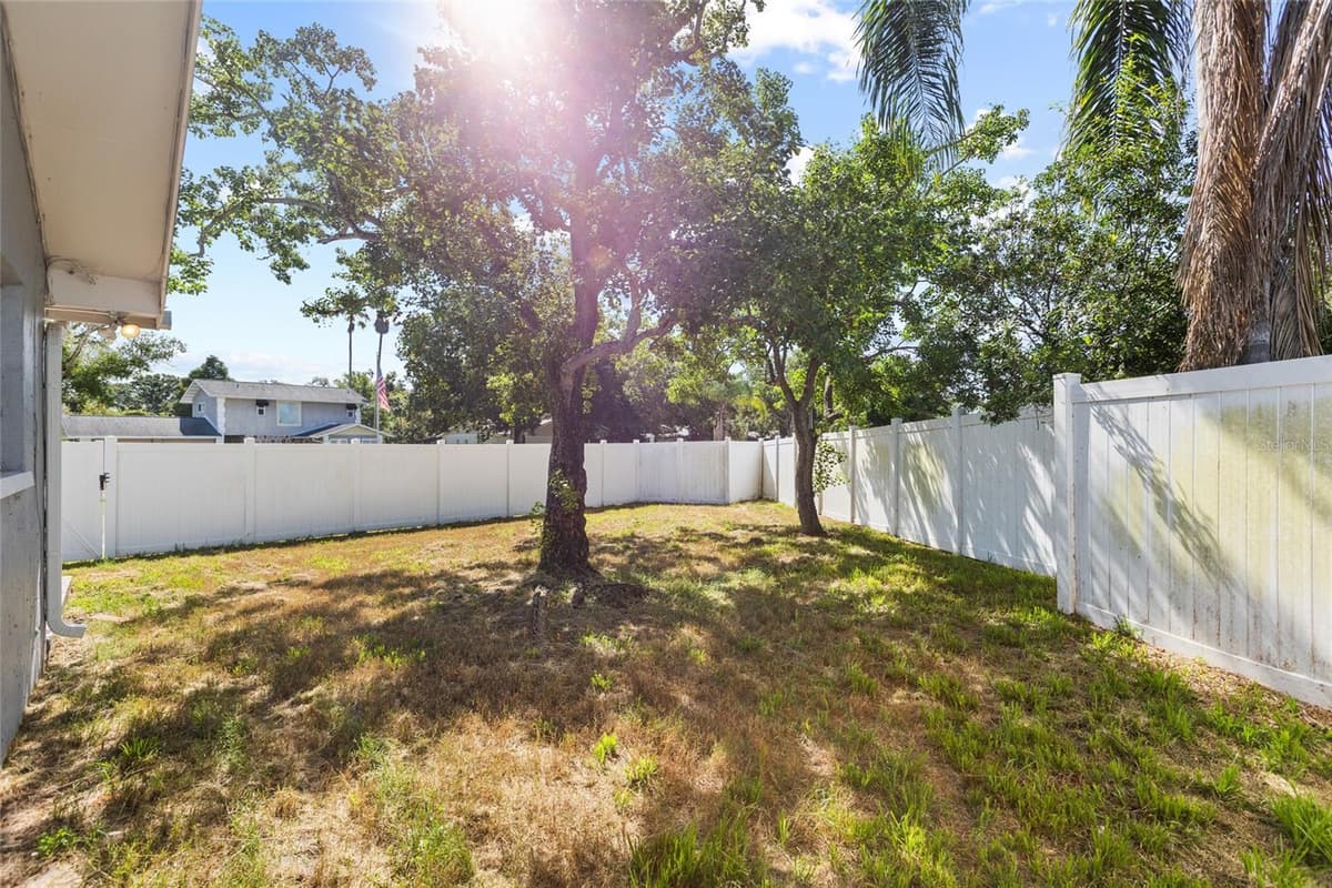 415 MAPLEWOOD CIRCLE — photo 36 of 44