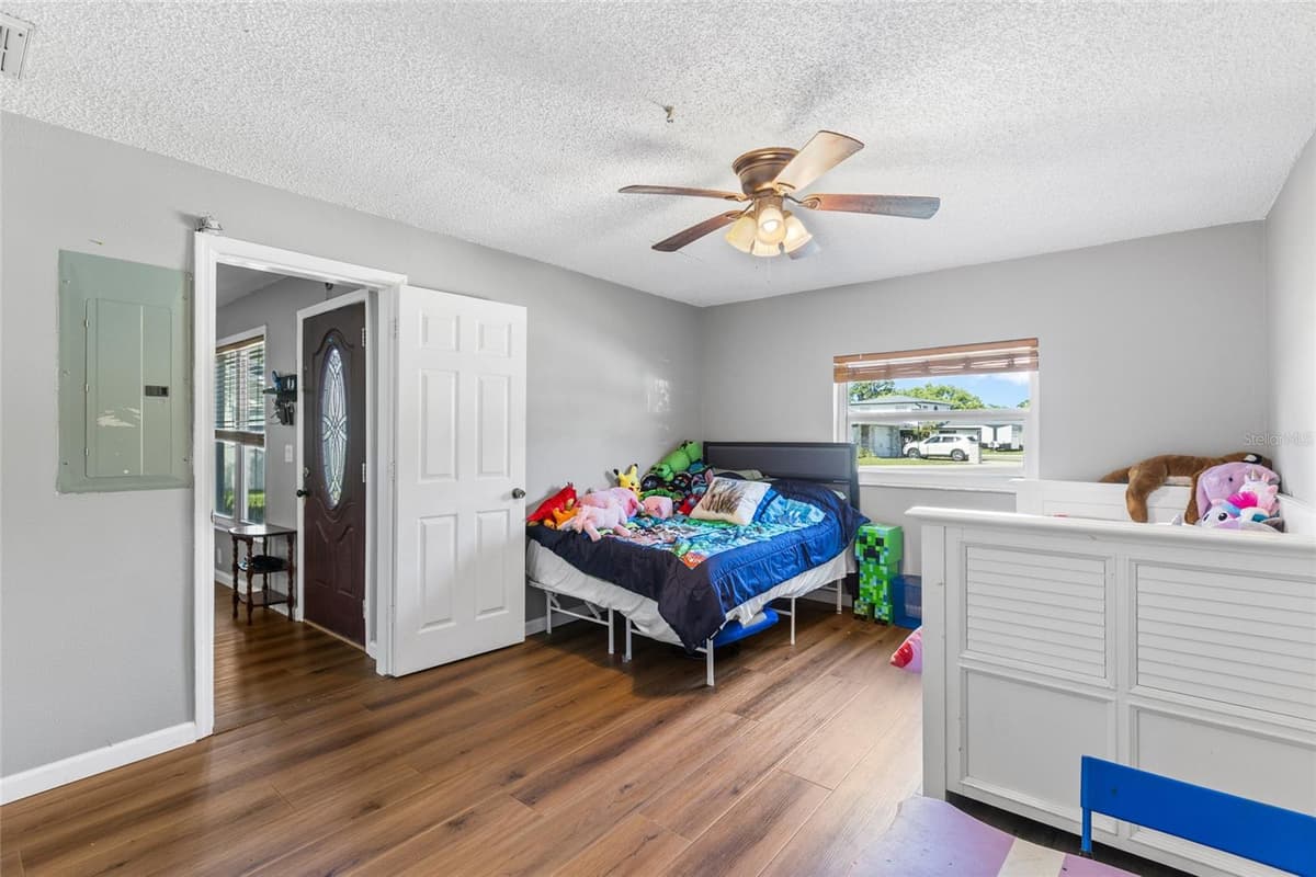 415 MAPLEWOOD CIRCLE — photo 12 of 44