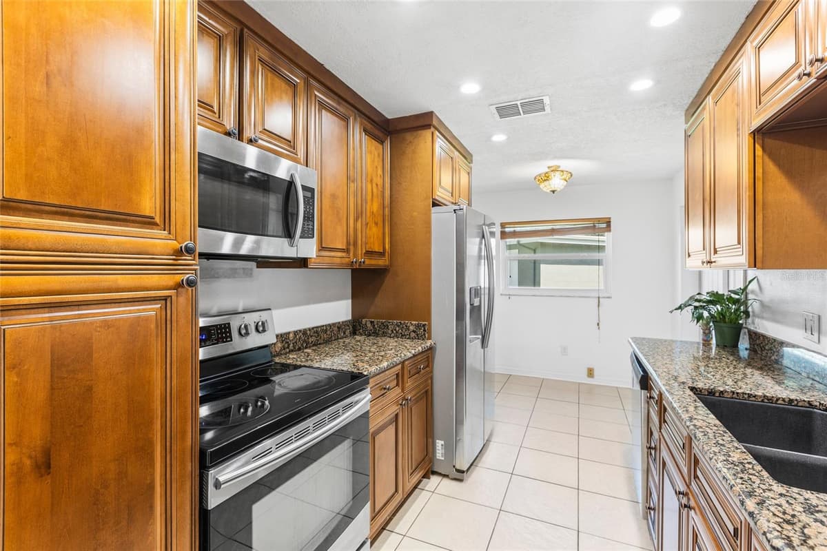 415 MAPLEWOOD CIRCLE — photo 18 of 44