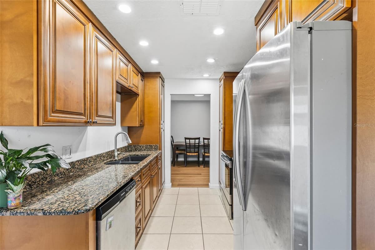 415 MAPLEWOOD CIRCLE — photo 19 of 44