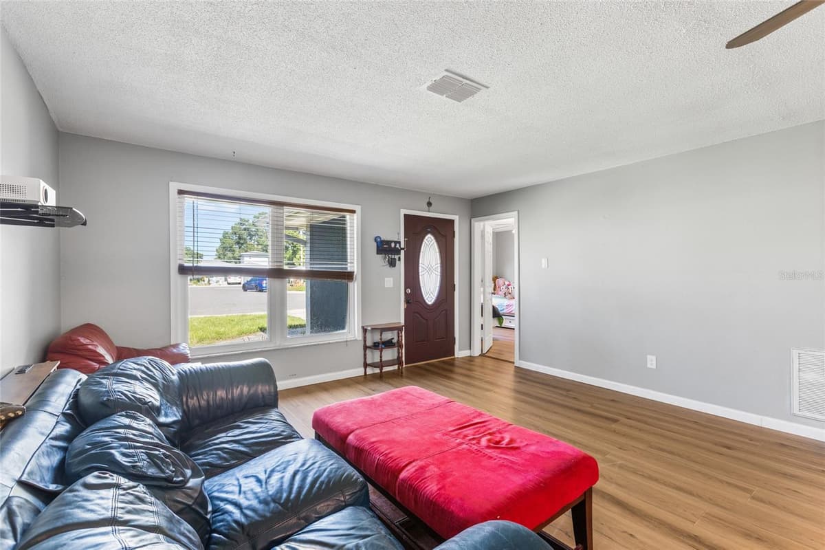 415 MAPLEWOOD CIRCLE — photo 6 of 44