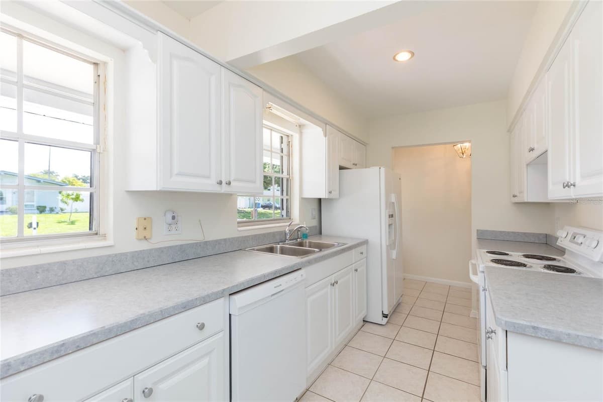 4524 PICADILLY STREET — photo 5 of 24