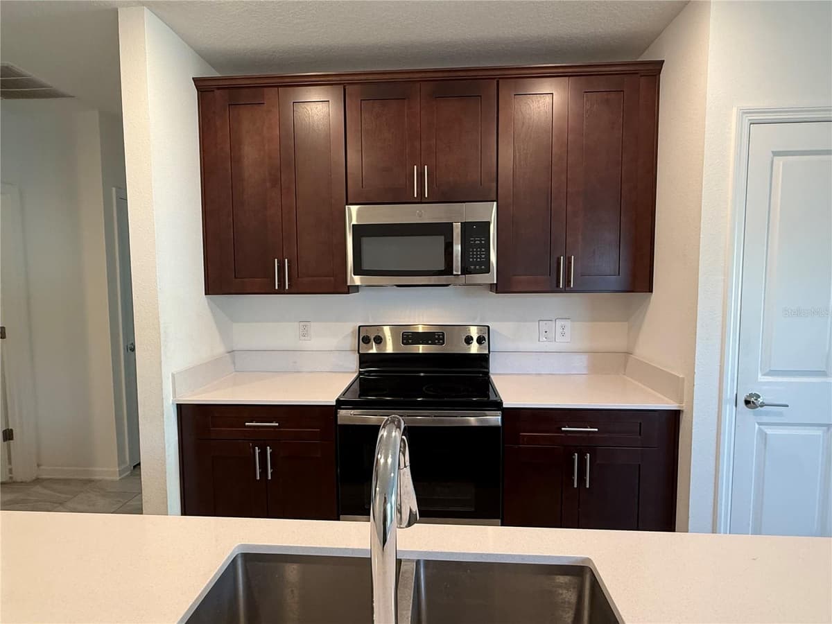 558 JETT LANE — photo 4 of 14