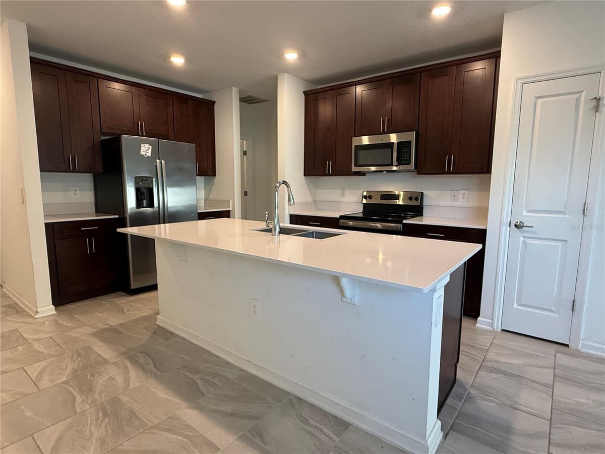 558 JETT LANE — photo 3 of 14