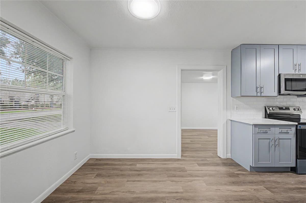 810 120TH AVENUE — photo 12 of 49