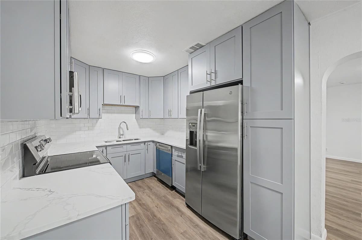 810 120TH AVENUE — photo 4 of 49