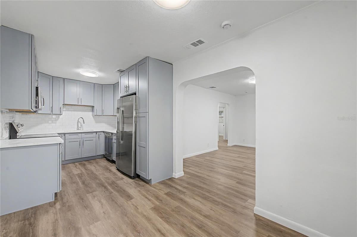 810 120TH AVENUE — photo 10 of 49