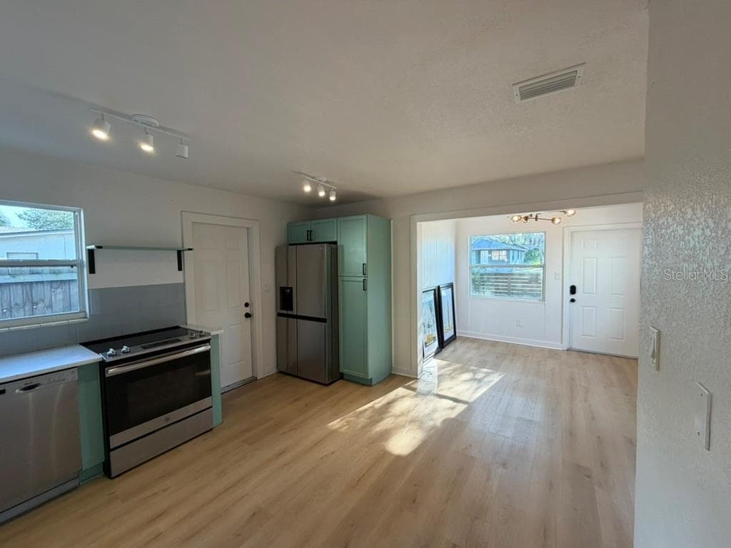 1020 19TH STREET — photo 3 of 12