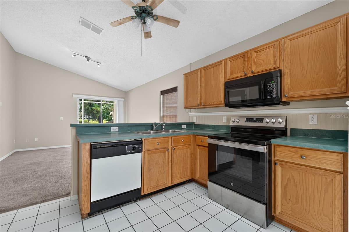 13617 EMERALDVIEW DRIVE — photo 8 of 30