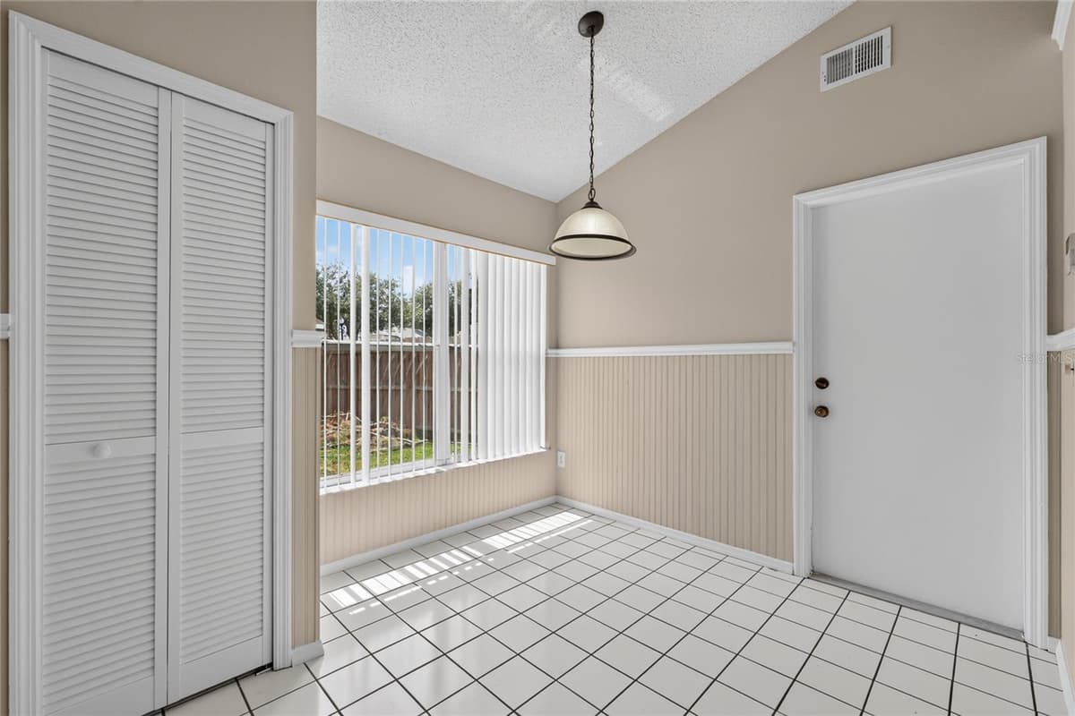 13617 EMERALDVIEW DRIVE — photo 9 of 30