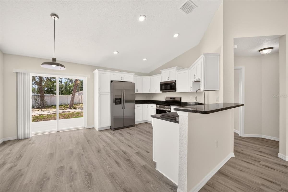 7 CYPRESS ROAD — photo 4 of 32