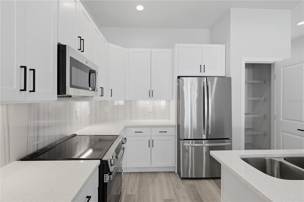3 WHELAN PLACE — photo 9 of 42