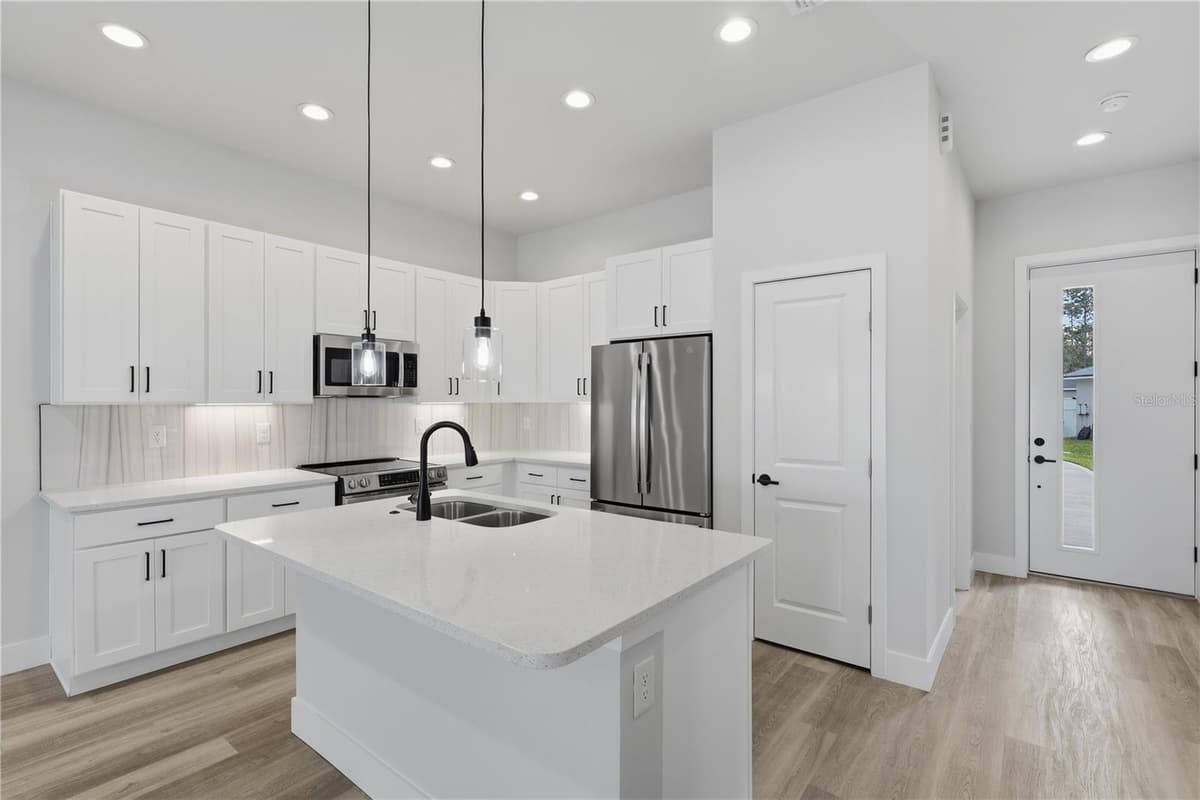 3 WHELAN PLACE — photo 6 of 42