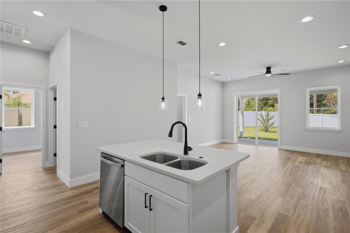 3 WHELAN PLACE — photo 10 of 42