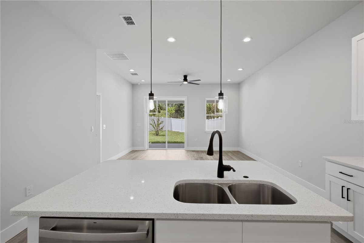 3 WHELAN PLACE — photo 11 of 42